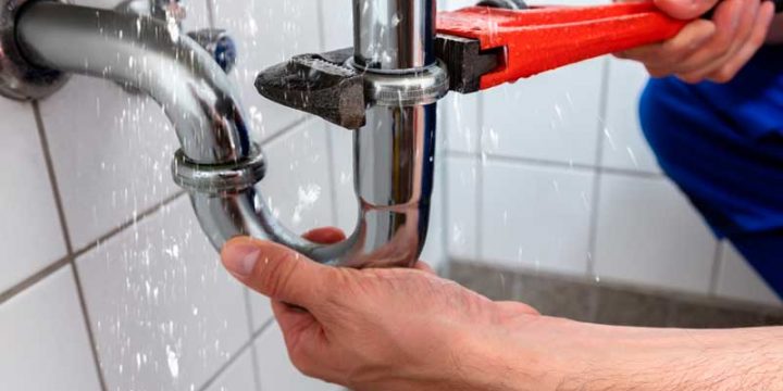 Top Signs You Need to Call an Emergency Plumber